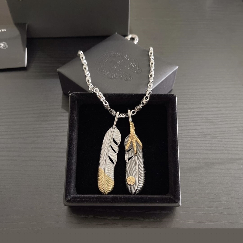 Ch**me He**ts necklaces